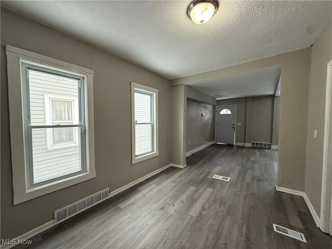 7508 Neville Ave in Cleveland, OH - Building Photo - Building Photo