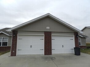 183 Lyle Curtis Cir in Waynesville, MO - Building Photo - Building Photo