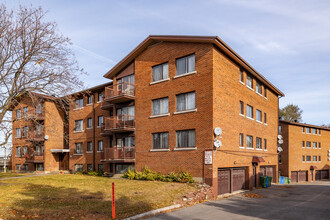 123 Hilary in Pointe-claire, QC - Building Photo - Building Photo