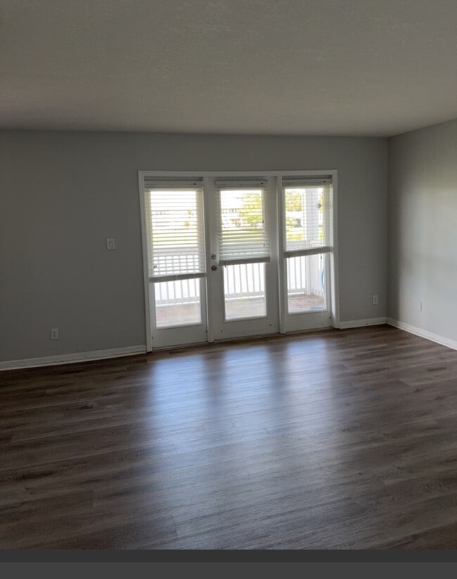 215 Seahorse Dr SE, Unit C in St. Petersburg, FL - Building Photo - Building Photo