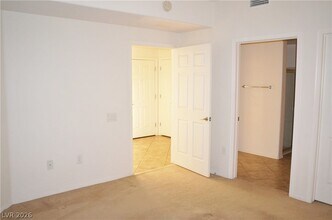 6868 Sky Pointe Dr in Las Vegas, NV - Building Photo - Building Photo
