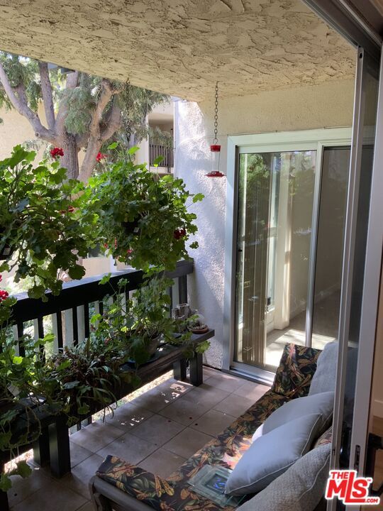 5218 Raintree Cir in Culver City, CA - Building Photo - Building Photo