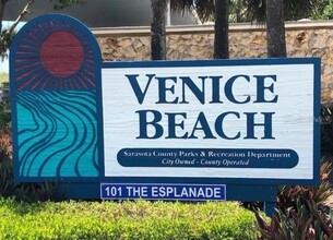 1617 Lancashire Dr in Venice, FL - Foto de edificio - Building Photo