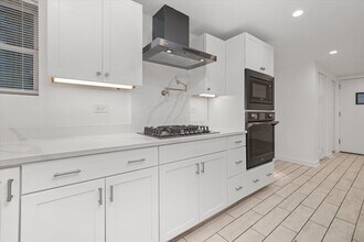 2203 W Giddings St in Chicago, IL - Building Photo - Building Photo