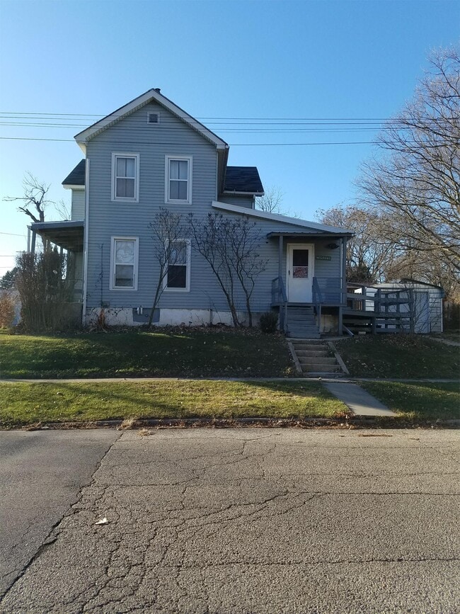 734 E Shawnee St in Freeport, IL - Building Photo - Building Photo