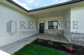 613 Elmwood St in Valley Center, KS - Building Photo - Building Photo