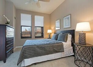 2299 S Michigan Ave, Unit 413 in Chicago, IL - Building Photo - Building Photo
