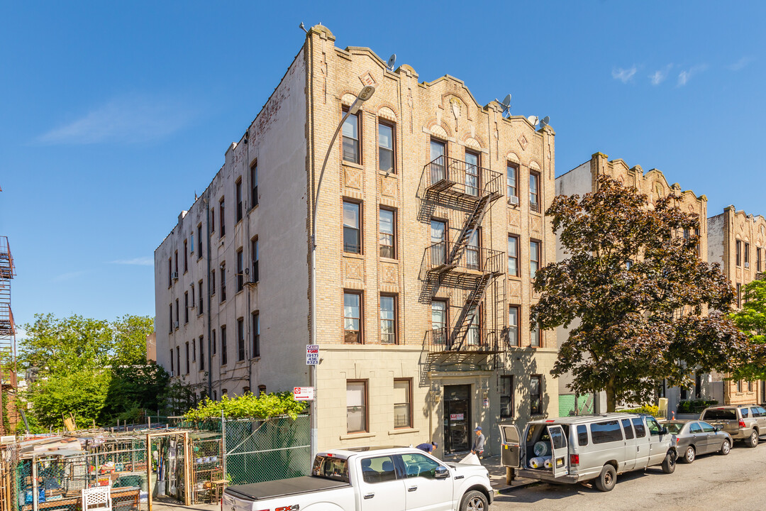 208 Bay 22nd St in Brooklyn, NY - Foto de edificio