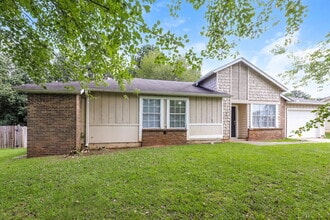 9512 Forest Knoll Dr in Jonesboro, GA - Building Photo - Building Photo