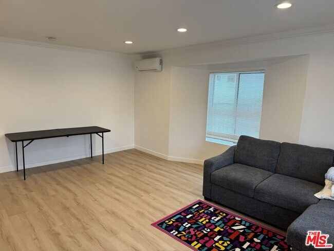 931 S Sherbourne Dr in Los Angeles, CA - Building Photo - Building Photo