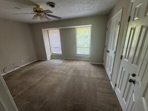 1125 St Christopher Dr in Russell, KY - Foto de edificio - Building Photo