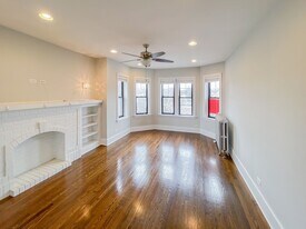 2215 W Foster Ave, Unit 3A in Chicago, IL - Building Photo
