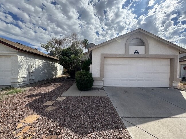 7427 W Cherry Hills Dr in Peoria, AZ - Foto de edificio - Building Photo
