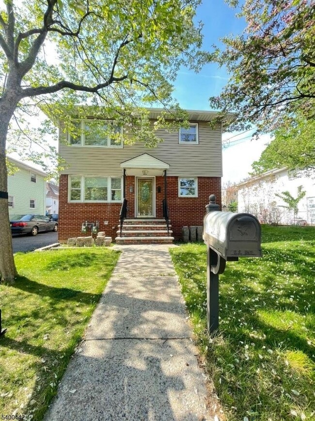 property at 331 Boxwood Ct