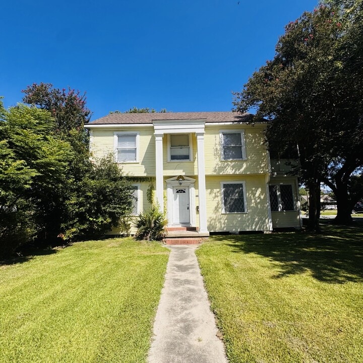 3249 10th St in Port Arthur, TX - Building Photo