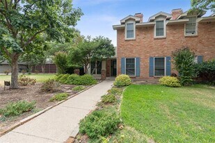 10447 Barrywood Dr in Dallas, TX - Building Photo