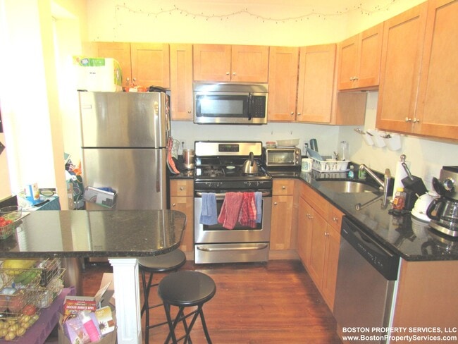 16 Sewall St, Unit 2 in Boston, MA - Foto de edificio - Building Photo