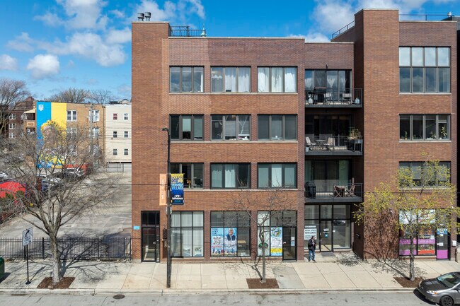 2246-2252 W Chicago Ave in Chicago, IL - Building Photo - Building Photo