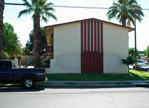 1051-1065 S Orange Ave in Fresno, CA - Building Photo - Building Photo