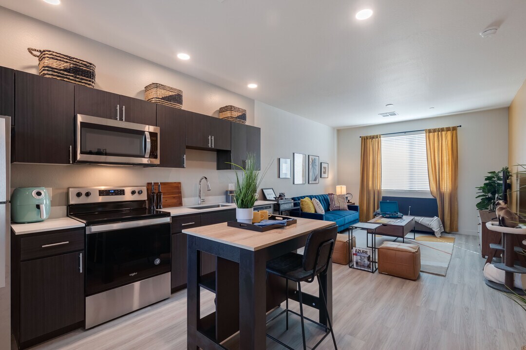 Maxwell at Cooley Station in Mesa, AZ - Building Photo