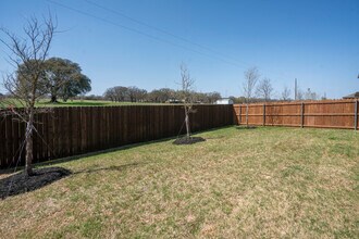 605 Bronze Cir W in Springtown, TX - Building Photo - Building Photo
