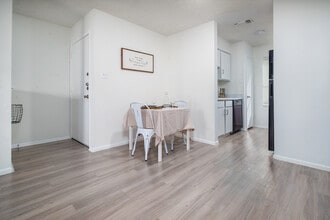 Residences at Medical in San Antonio, TX - Building Photo - Building Photo