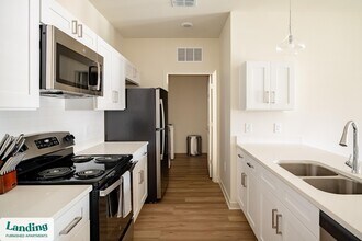 6225 Mobile Hwy in Pensacola, FL - Building Photo - Building Photo