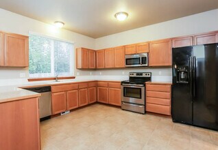 6231 Charlotte Ave SE in Auburn, WA - Building Photo - Building Photo