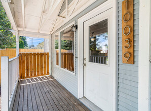 10035 N Lombard St in Portland, OR - Building Photo - Building Photo