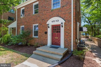 4810 Chevy Chase Dr in Chevy Chase, MD - Building Photo - Building Photo