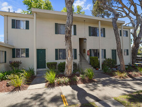 Colonial Garden Apartments in San Mateo, CA - Building Photo - Building Photo