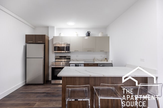 1553 W Hollywood Ave, Unit 303