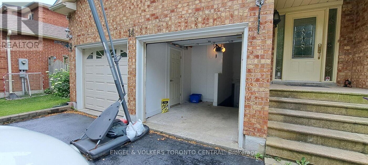 14 Hillman Dr in Ajax, ON - Building Photo