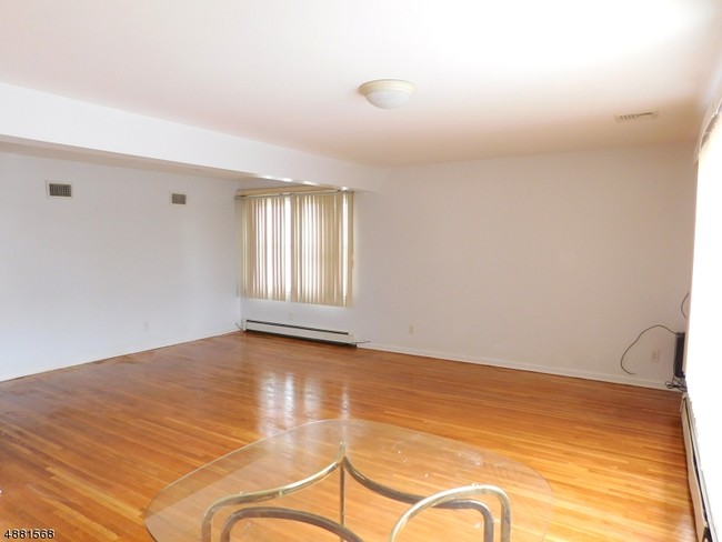 18 Wilson Ave in Kearny, NJ - Building Photo - Building Photo