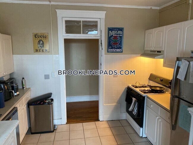 330 Saint Paul St in Brookline, MA - Building Photo - Building Photo