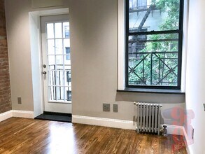 248 Mott St, Unit 15 in New York, NY - Building Photo - Building Photo