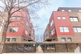 648 W 16th St, Unit #1 in Chicago, IL - Building Photo