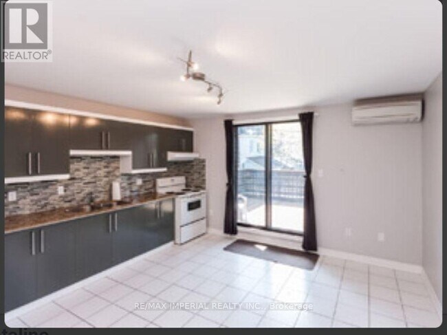 714 R Dufferin St in Toronto, ON - Building Photo - Building Photo