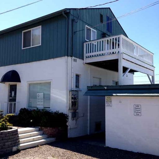 409 Hillside Ave in Brookings, OR - Foto de edificio