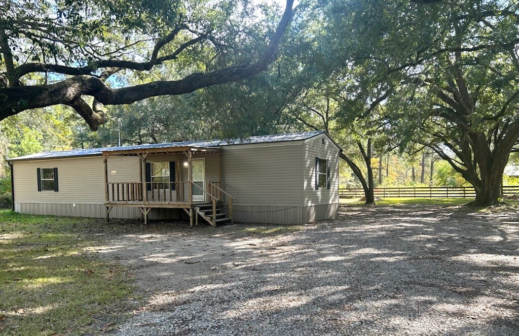 207 FM 253 in Buna, TX - Building Photo