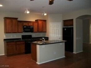 8970 Lanta Island Ave in Las Vegas, NV - Foto de edificio - Building Photo