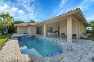 13620 Folkestone Ct in Wellington, FL - Building Photo