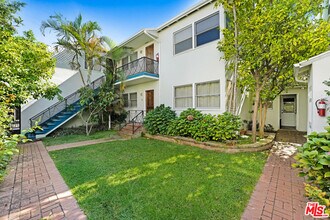 9930 Robbins Dr in Beverly Hills, CA - Building Photo - Building Photo