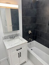 1336 W Barry Ave in Chicago, IL - Foto de edificio - Building Photo