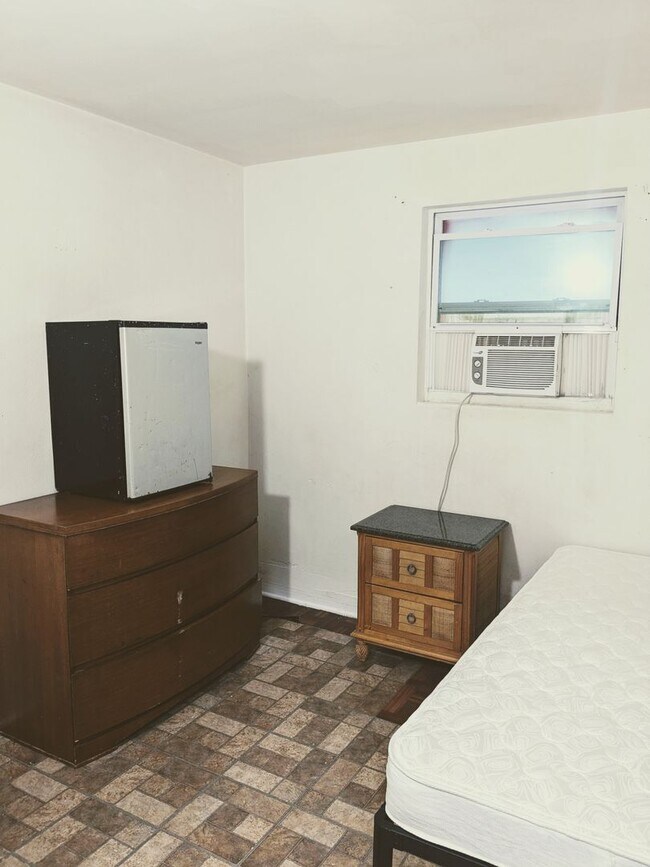 716 Orange Ave-Unit -09A in Daytona Beach, FL - Building Photo - Building Photo