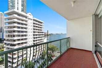 1408 Brickell Bay Dr in Miami, FL - Building Photo - Building Photo