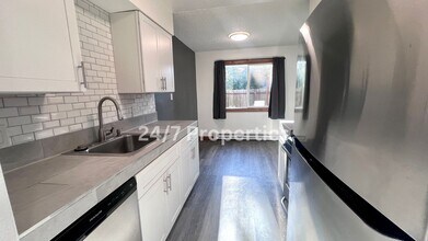 1954 NE Barberry Dr in Hillsboro, OR - Building Photo - Building Photo