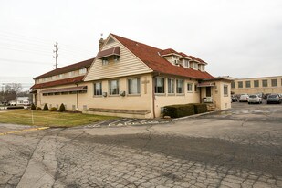 3425 Snow Rd in Parma, OH - Building Photo