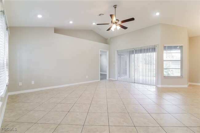 8332 Caloosa Rd in Ft. Myers, FL - Building Photo - Building Photo