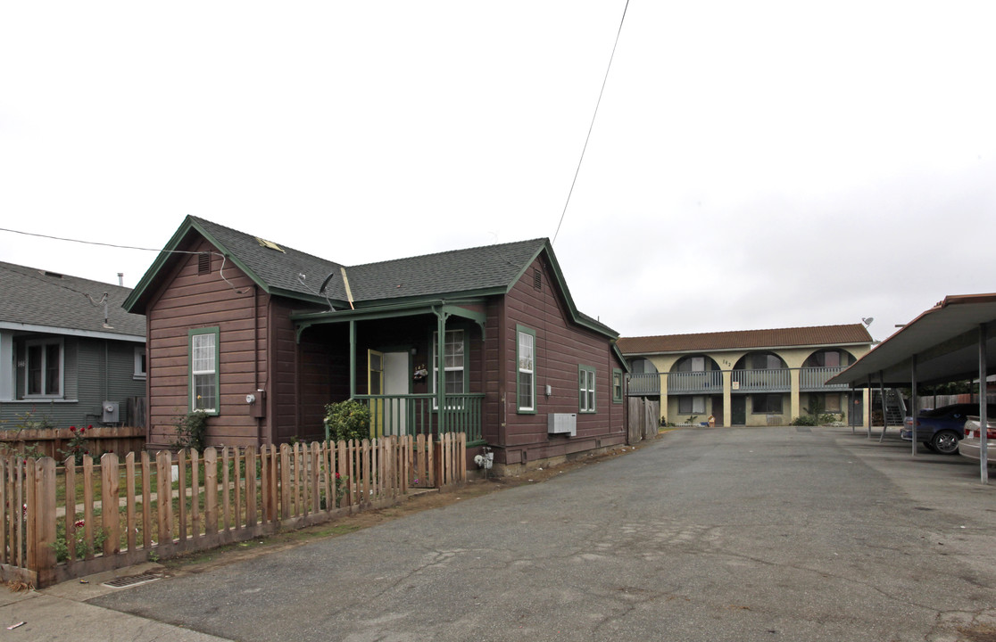 142 6th St in Watsonville, CA - Building Photo